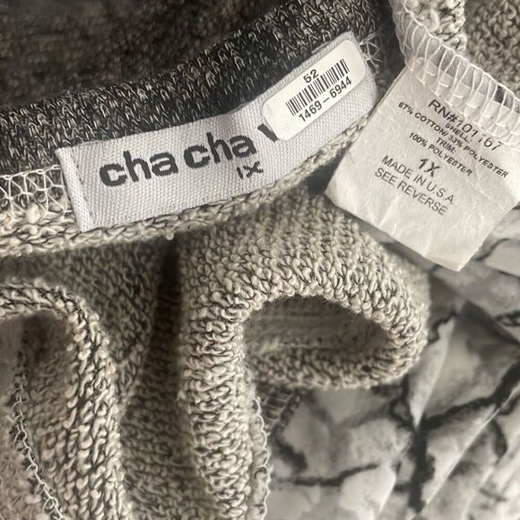 Cha Cha Vente Mixed Media Split Hem Top 1X - Picture 10 of 12